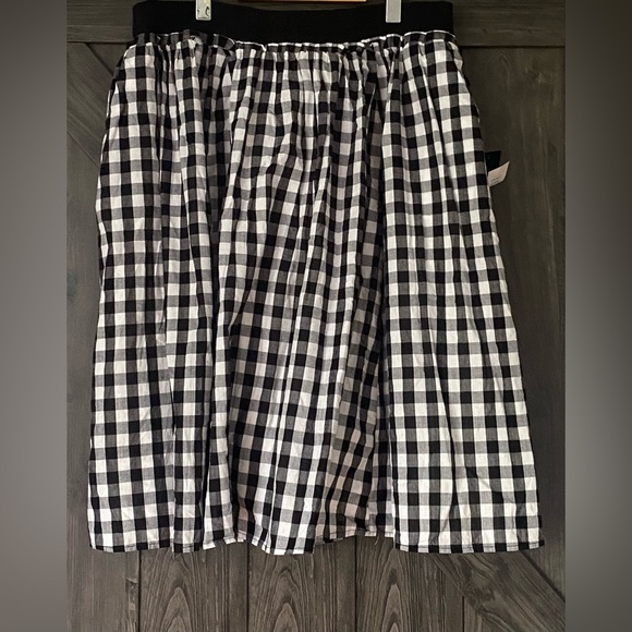 Black and White Gingham Eloquii midi skirt with pockets, NWT, sz 22 - Picture 2 of 7
